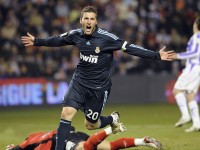 CBA季后赛激战正酣 辽宁本钢力克广东宏远迎开门红