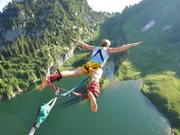 欧冠新纪元，青春风暴席卷绿茵，连续破门最幼纪录再刷新