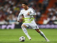 欧冠巅峰对决，皇马3-2逆转拜仁，第15次捧起大耳朵杯