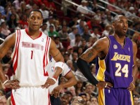 王者归来！XX队强势卫冕联赛冠军，创历史新纪录